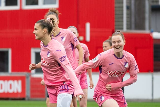 The Hoffenheim players celebrate the goal to 1 0 by Selina Cerci TSG Hoffenheim, 29 Bayer 04 Leverkusen vs TSG 1899 Hoffenheim, Football, Womens Bundesliga, Matchday 19, Season 2025 2026, 22 02 2026 DFL DFB Regulations prohibit any use of Photographs as image sequences and or Quasivideo Bayer 04 Leverkusen vs TSG 1899 Hoffenheim , Football, Womens Bundesliga, Matchday 19, Season 2025 2026, 22 02 2026 Leverkusen Copyright: xEibner-Pressefoto ThomasxHaeslerx EP_THR