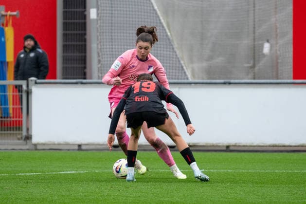 Duel between Chiara Hahn TSG Hoffenheim, 23 and Loreen Bender Bayer 04 Leverkusen, 19 Bayer 04 Leverkusen vs TSG 1899 Hoffenheim, Football, Womens Bundesliga, Matchday 19, Season 2025 2026, 22 02 2026 DFL DFB Regulations prohibit any use of Photographs as image sequences and or Quasivideo Bayer 04 Leverkusen vs TSG 1899 Hoffenheim , Football, Womens Bundesliga, Matchday 19, Season 2025 2026, 22 02 2026 Leverkusen Copyright: xEibner-Pressefoto ThomasxHaeslerx EP_THR
