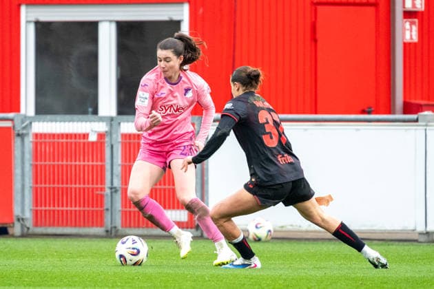 Duel between Chiara Hahn TSG Hoffenheim, 23 and Carlotta Wamser Bayer 04 Leverkusen, 37 Bayer 04 Leverkusen vs TSG 1899 Hoffenheim, Football, Womens Bundesliga, Matchday 19, Season 2025 2026, 22 02 2026 DFL DFB Regulations prohibit any use of Photographs as image sequences and or Quasivideo Bayer 04 Leverkusen vs TSG 1899 Hoffenheim , Football, Womens Bundesliga, Matchday 19, Season 2025 2026, 22 02 2026 Leverkusen Copyright: xEibner-Pressefoto ThomasxHaeslerx EP_THR