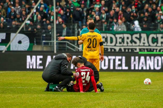 Germany Soccer 2 Bundesliga 2025 2026, Matchday 23 Hannover 96 vs Dynamo Dresden Heinz von Heiden Arena Stadion Hannover injured on the ground Elias Saad Hannover 96, 24 Hannover Copyright: xAymanxAlahmedx