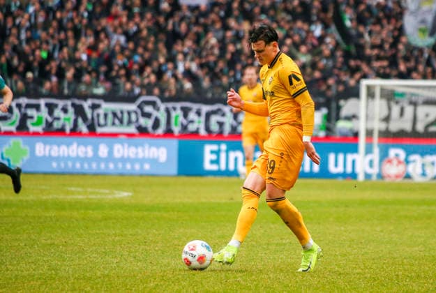 Germany Soccer 2 Bundesliga 2025 2026, Matchday 23 Hannover 96 vs Dynamo Dresden Heinz von Heiden Arena Stadion Hannover on the ball Thomas Keller Dynamo Dresden, 39 Hannover Copyright: xAymanxAlahmedx