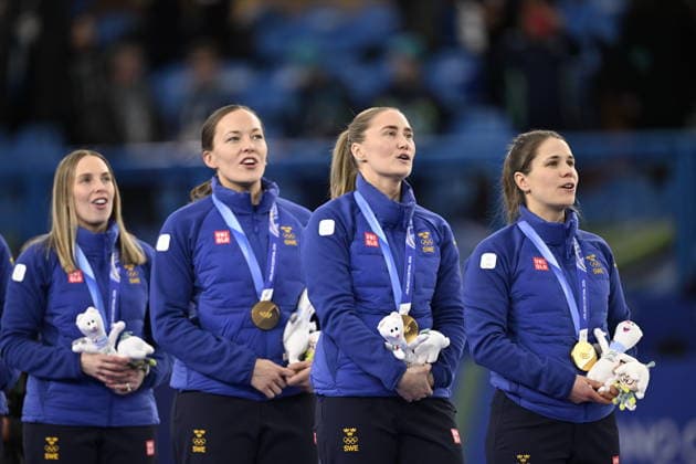 CORTINA, ITALY 20260222 Team Hasselborg from left Sofia Scharback, Agnes Knochenhauer, Sara McManus and Anna Hasselborg celebrate with their gold medals after the victory in the final between Switzerland and Sweden in the Olympic curling in Cortina. *** The image is included in the SPORTS PACKAGE. For others PAYMENT IMAGE *** CORTINA ITALY x10050x *** CORTINA, ITALY 20260222 Team Hasselborg from left Sofia Scharback, Agnes Knochenhauer, Sara McManus and Anna Hasselborg celebrate with their gold medals after the victory in the final between Switzerland and Sweden in the Olympic curling in Cortina The image is included in the SPORTS PACKAGE For others PAYMENT IMAGE CORTINA ITALY x10050x  Copyright: xPontusxLundahl TTx OLYMPICS 2026 CURLING WOMEN FINAL SWITZERLAND-SWEDER