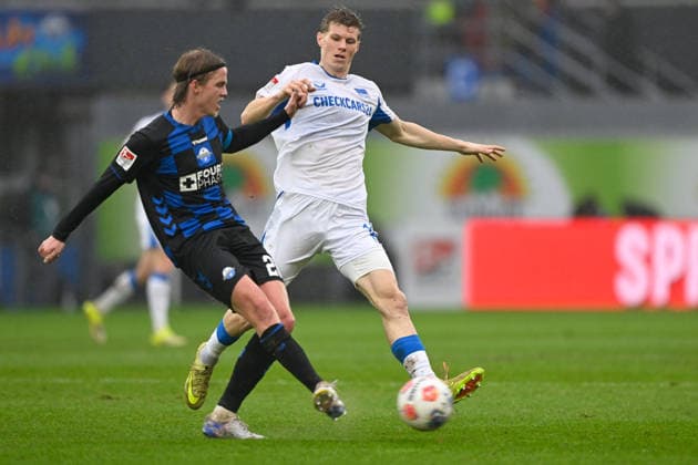 Paderborn, Home Deluxe Arena, 22 02 26, GER, Herren, 2 Bundesliga, Saison 2025 2026, SC Paderborn 07 Hertha BSC Berlin Bild v li im Zweikampf Felix GOETZE Paderborn und Luca SCHULER Hertha BSC DFL regulations prohibit any use of photographs as image sequences and or quasi video NRW Deutschland
