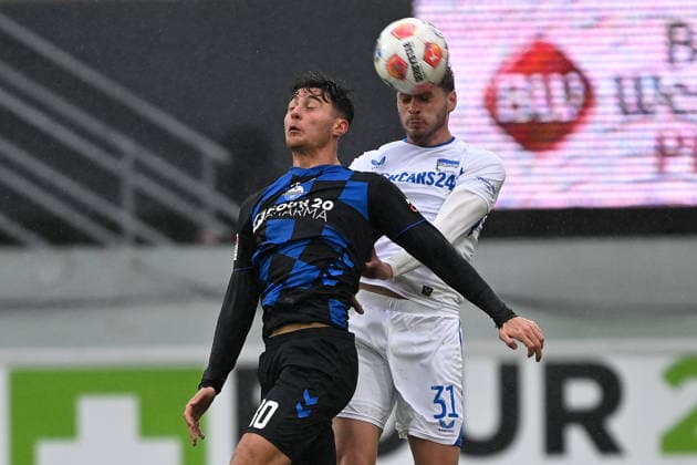Paderborn, Home Deluxe Arena, 22 02 26, GER, Herren, 2 Bundesliga, Saison 2025 2026, SC Paderborn 07 Hertha BSC Berlin Bild v li im Zweikampf Stefano MARINO Paderborn und Marton DARDAI Hertha BSC im Kopfball, Kopfballduell DFL regulations prohibit any use of photographs as image sequences and or quasi video NRW Deutschland