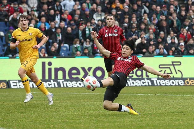 22 02 2026, xtgx, Soccer 2 Bundesliga, Hannover 96 SG Dynamo Dresden emspor, v l Daisuke Yokota Hannover, 18 misses the ball DFL DFB REGULATIONS PROHIBIT ANY USE OF PHOTOGRAPHS as IMAGE SEQUENCES and or QUASI VIDEO Hannover