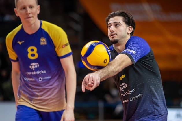 22 02 26, Volleyball, Men BR Volleys Volley Goats Mitteldeutschland, Bundesliga, 23 Matchday, Max Schmeling Halle Arshia Feizollahi Volley Goats takes the ball BR Volleys Volley Goats Mitteldeutschland,