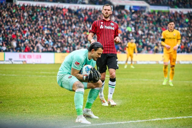 Germany Soccer 2 Bundesliga 2025 2026, Matchday 23 Hannover 96 vs Dynamo Dresden Heinz von Heiden Arena Stadion Hannover on the ball Tim Schreiber Dynamo Dresden, 1 Hannover Copyright: xAymanxAlahmedx