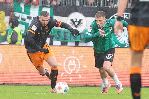 22 02 2026, xrekx, Fußball 2 Bundesliga, Preußen Münster 1 FC Kaiserslautern v l Luca Sirch 1 FC Kaiserslautern Tobias Raschl Preussen Muenster Zweikampf, Aktion, action, battle for the ball DFL DFB REGULATIONS PROHIBIT ANY USE OF PHOTOGRAPHS as IMAGE SEQUENCES and or QUASI VIDEO Münster