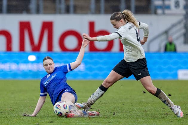 from left Marleen Kropp SV Meppen, 9 and Sophia Gerber Borussia Mönchengladbach, 4 in a duel, dynamic, action, action, game scene, THE DFB GUIDELINES PROHIBIT ANY USE OF PHOTOGRAPHS AS IMAGE SEQUENCES AND OR QUASI VIDEO DFB REGULATIONS PROHIBIT ANY USE OF PHOTOGRAPHS AS IMAGE SEQUENCES AND OR QUASI VIDEO , 22 02 2026, Meppen Germany , Football, 2 Women Bundesliga, SV Meppen Borussia Mönchengladbach xobx