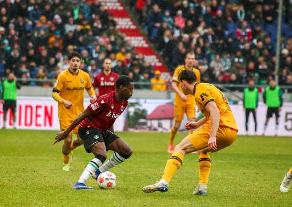 Germany Soccer 2 Bundesliga 2025 2026, Matchday 23 Hannover 96 vs Dynamo Dresden Heinz von Heiden Arena Stadion Hannover in duel Noël Así ko Noel Aseko Hannover 96, 15 Friedrich Müller Friedrich Muller Dynamo Dresden, 42 Hannover Copyright: xAymanxAlahmedx