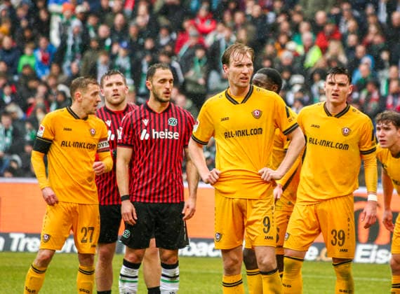 Germany Soccer 2 Bundesliga 2025 2026, 23 Matchday Hannover 96 vs Dynamo Dresden Heinz von Heiden Arena Stadion Hannover Team photo, long shot Vincent Vermeij Dynamo Dresden, 9 Thomas Keller Dynamo Dresden, 39 Virgil GhiÅ£Äƒ Virgil Ghita Hannover 96, 5 Niklas Hauptmann Dynamo Dresden, 27 Hannover Copyright: xAymanxAlahmedx
