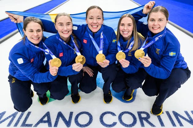 260222 Anna Hasselborg, Sara McManus, Agnes Knochenhauer, Sofia Scharback and Johanna Heldin celebrate with their gold medals after winning in the women s gold medal curling match between Switzerland and Sweden during day 16 of the 2026 Winter Olympics on February 22, 2026 in Cortina. Photo: Jon Olav Nesvold BILDBYRAN COP 217 JE0130 jubel curling Olympic Games, Olympische Spiele, Olympia, OS olympics winter olympics os ol olympiska spel vinter-os olympiske leker milano cortina 2026 milan cortina 2026 milano cortina 2026 olympic games milano cortina 2026 winter olympic games milano cortina-os milano cortina-ol vinter-ol 16 bbeng schweiz sveits sweden sverige dam guld gold *** 260222 Anna Hasselborg, Sara McManus, Agnes Knochenhauer, Sofia Scharback and Johanna Heldin celebrate with their gold medals after winning in the women s gold medal curling match between Switzerland and Sweden during day 16 of the 2026 Winter Olympics on February 22, 2026 in Cortina Photo Jon Olav Nesvold BILDBYRAN COP 217 JE0130 jubilation curling olympic games olympics winter olympics os ol olympiska spel vinter os olympiske leker milano cortina 2026 milan cortina 2026 milano cortina 2026 olympic games milano cortina 2026 winter olympic games milano cortina os milano cortina ol vinter ol 16 bbeng schweiz sveits sweden sverige dam guld gold  Copyright: JONxOLAVxNESVOLD BB260222JE117