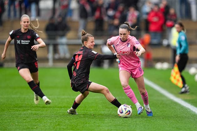 22 02 2026, xydrx, Women Football, 1 Soccer Bundesliga, Bayer 04 Leverkusen TSG 1899 Hoffenheim, Season 2025 2026, Ulrich Haberland Stadion Kristin Koegel Bayer 04 Leverkusen 11 in duel against Jill Janssens TSG 1899 Hoffenheim 9 DFB regulations prohibit any use of photographs as image sequences and or quasi video Photo xYannisxDreimannxPressefotoKochx Nordrhein Westfahlen Germany