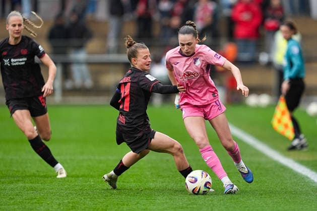 22 02 2026, xydrx, Women Football, 1 Soccer Bundesliga, Bayer 04 Leverkusen TSG 1899 Hoffenheim, Season 2025 2026, Ulrich Haberland Stadion Kristin Koegel Bayer 04 Leverkusen 11 in duel against Jill Janssens TSG 1899 Hoffenheim 9 DFB regulations prohibit any use of photographs as image sequences and or quasi video Photo xYannisxDreimannxPressefotoKochx Nordrhein Westfahlen Germany