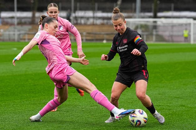 22 02 2026, xydrx, Women Football, 1 Soccer Bundesliga, Bayer 04 Leverkusen TSG 1899 Hoffenheim, Season 2025 2026, Ulrich Haberland Stadion Jill Janssens TSG 1899 Hoffenheim 9 in duel against Kristin Koegel Bayer 04 Leverkusen 11 DFB regulations prohibit any use of photographs as image sequences and or quasi video Photo xYannisxDreimannxPressefotoKochx Nordrhein Westfahlen Germany