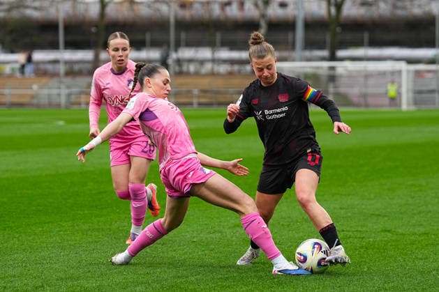 22 02 2026, xydrx, Women Football, 1 Soccer Bundesliga, Bayer 04 Leverkusen TSG 1899 Hoffenheim, Season 2025 2026, Ulrich Haberland Stadion Jill Janssens TSG 1899 Hoffenheim 9 in duel against Kristin Koegel Bayer 04 Leverkusen 11 DFB regulations prohibit any use of photographs as image sequences and or quasi video Photo xYannisxDreimannxPressefotoKochx Nordrhein Westfahlen Germany