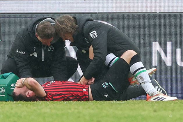 2 Bundesliga Hannover 96 Dynamo Dresden on 22 02 2026 at the Heinz von Heiden Arena in Hannover Boris Tomiak Hannover Injured, injury, pain MH