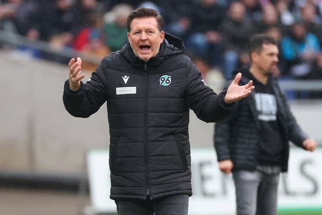 2 Bundesliga Hannover 96 Dynamo Dresden on 22 02 2026 at Heinz von Heiden Arena in Hannover Coach Christian Titz Hannover gestures MH