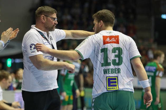 22 02 2026, xgox, Handball Daikin HBL SC Magdeburg GWD Minden emspor, v l Aaron Ziercke Minden, coach gives instructions, gesticulates with arms, gesticulate, gives instructions Ian Weber Minden, 13 Magdeburg
