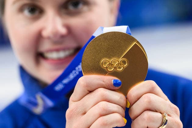 260222 Johanna Heldin of Sweden celebrates with her gold medals after winning in the women s gold medal curling match between Switzerland and Sweden during day 16 of the 2026 Winter Olympics on February 22, 2026 in Cortina. Photo: Jon Olav Nesvold BILDBYRAN COP 217 JE0130 jubel curling Olympic Games, Olympische Spiele, Olympia, OS olympics winter olympics os ol olympiska spel vinter-os olympiske leker milano cortina 2026 milan cortina 2026 milano cortina 2026 olympic games milano cortina 2026 winter olympic games milano cortina-os milano cortina-ol vinter-ol 16 bbeng schweiz sveits sweden sverige dam guld gold *** 260222 Johanna Heldin of Sweden celebrates with her gold medals after winning in the women s gold medal curling match between Switzerland and Sweden during day 16 of the 2026 Winter Olympics on February 22, 2026 in Cortina Photo Jon Olav Nesvold BILDBYRAN COP 217 JE0130 jubilation curling olympic games olympics winter olympics os ol olympiska spel vinter os olympiske leker milano cortina 2026 milan cortina 2026 milano cortina 2026 olympic games milano cortina 2026 winter olympic games milano cortina os milano cortina ol vinter ol 16 bbeng schweiz sveits sweden sverige dam guld gold  Copyright: JONxOLAVxNESVOLD BB260222JE128