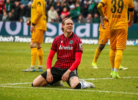 Germany Soccer 2 Bundesliga 2025 2026, 23 Matchday Hannover 96 vs Dynamo Dresden Heinz von Heiden Arena Stadion Hannover Gesture, Gesture, Emotion Stefan Teitur ÖžorÃ°arson Stefan Teitur Thordarson Hannover 96, 23 Facial expression, Facial expression, Emotion Hannover Copyright: xAymanxAlahmedx