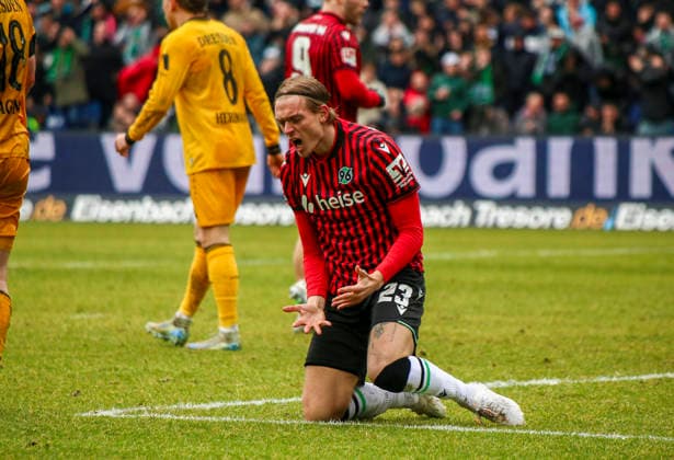 Germany Soccer 2 Bundesliga 2025 2026, 23 Matchday Hannover 96 vs Dynamo Dresden Heinz von Heiden Arena Stadion Hannover Gesture, Gesture, Emotion Stefan Teitur ÖžorÃ°arson Stefan Teitur Thordarson Hannover 96, 23 Facial expression, Facial expression, Emotion Hannover Copyright: xAymanxAlahmedx