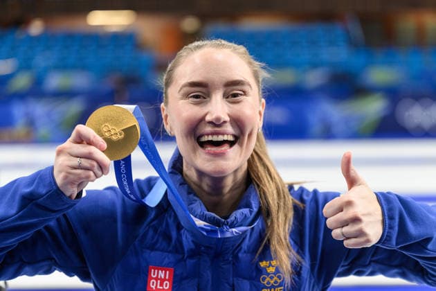 260222 Sara McManus of Sweden celebrates with her gold medals after winning in the women s gold medal curling match between Switzerland and Sweden during day 16 of the 2026 Winter Olympics on February 22, 2026 in Cortina. Photo: Jon Olav Nesvold BILDBYRAN COP 217 JE0130 jubel curling Olympic Games, Olympische Spiele, Olympia, OS olympics winter olympics os ol olympiska spel vinter-os olympiske leker milano cortina 2026 milan cortina 2026 milano cortina 2026 olympic games milano cortina 2026 winter olympic games milano cortina-os milano cortina-ol vinter-ol 16 bbeng schweiz sveits sweden sverige dam guld gold *** 260222 Sara McManus of Sweden celebrates with her gold medals after winning in the women s gold medal curling match between Switzerland and Sweden during day 16 of the 2026 Winter Olympics on February 22, 2026 in Cortina Photo Jon Olav Nesvold BILDBYRAN COP 217 JE0130 jubilation curling olympic games olympics winter olympics os ol olympiska spel vinter os olympiske leker milano cortina 2026 milan cortina 2026 milano cortina 2026 olympic games milano cortina 2026 winter olympic games milano cortina os milano cortina ol vinter ol 16 bbeng schweiz sveits sweden sverige dam guld gold  Copyright: JONxOLAVxNESVOLD BB260222JE135