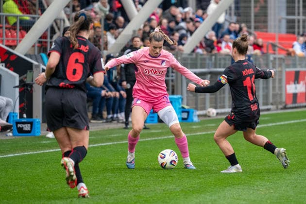 Duel between Selina Cerci TSG Hoffenheim, 29 and Kristin Koegel Bayer 04 Leverkusen, 11 Bayer 04 Leverkusen vs TSG 1899 Hoffenheim, Football, Womens Bundesliga, Matchday 19, Season 2025 2026, 22 02 2026 DFL DFB Regulations prohibit any use of Photographs as image sequences and or Quasivideo Bayer 04 Leverkusen vs TSG 1899 Hoffenheim , Football, Womens Bundesliga, Matchday 19, Season 2025 2026, 22 02 2026 Leverkusen Copyright: xEibner-Pressefoto ThomasxHaeslerx EP_THR