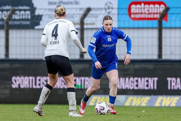 from left Sophia Gerber Borussia Mönchengladbach, 4 and Marleen Kropp SV Meppen, 9 in a duel, dynamic, action, action, game scene, THE DFB REGULATIONS PROHIBIT ANY USE OF PHOTOGRAPHS AS IMAGE SEQUENCES AND OR QUASI VIDEO , 22 02 2026, Meppen Germany , Football, 2 Womens Bundesliga, SV Meppen Borussia Mönchengladbach xobx