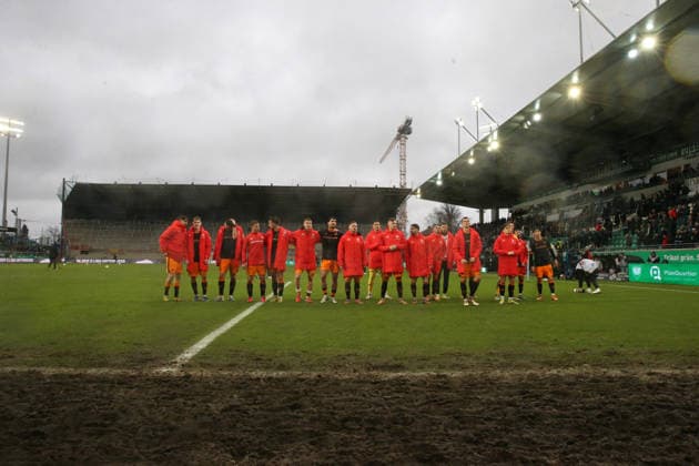 22 02 2026, xrekx, Fussball 2 Bundesliga, Preußen Münster 1 FC Kaiserslautern v l FCK Mannschaft, Spieler, jubeln nach Spielende, Team, Player, celebrate at the end of the match DFL DFB REGULATIONS PROHIBIT ANY USE OF PHOTOGRAPHS as IMAGE SEQUENCES and or QUASI VIDEO Münster
