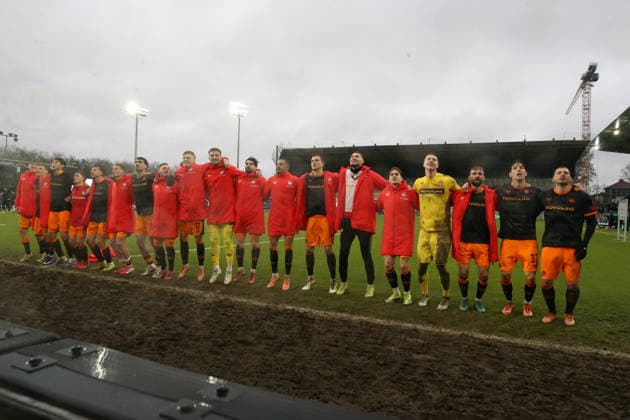 22 02 2026, xrekx, Fussball 2 Bundesliga, Preußen Münster 1 FC Kaiserslautern v l FCK Mannschaft, Spieler, jubeln nach Spielende, Team, Player, celebrate at the end of the match DFL DFB REGULATIONS PROHIBIT ANY USE OF PHOTOGRAPHS as IMAGE SEQUENCES and or QUASI VIDEO Münster