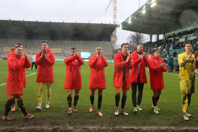 22 02 2026, xrekx, Fussball 2 Bundesliga, Preußen Münster 1 FC Kaiserslautern v l FCK Mannschaft, Spieler, jubeln nach Spielende, Team, Player, celebrate at the end of the match Kenny Prince Redondo 1 FC Kaiserslautern DFL DFB REGULATIONS PROHIBIT ANY USE OF PHOTOGRAPHS as IMAGE SEQUENCES and or QUASI VIDEO Münster