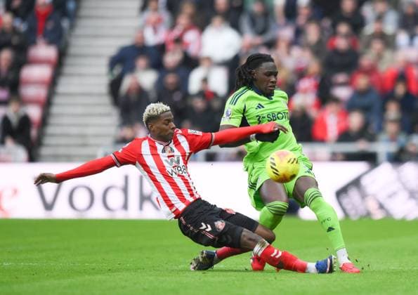 Nilson Alderete of Sunderland challenges Calvin Bassey of Fulham Sunderland v Fulham, Premier League, Football, Stadium of Light, Sunderland, UK - 22 Feb 2026Sunderland Stadium of Light United Kingdom EDITORIAL USE ONLY No use with unauthorised audio, video, data, fixture lists, club league logos or live services. Online in-match use limited to 120 images, no video emulation. No use in betting, games or single club league player publications. Copyright: xRichardxLee Shutterstockx 16681560bd