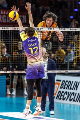 22 02 26, Volleyball, Men BR Volleys Volley Goats Mitteldeutschland, Bundesliga, 23 Matchday, Max Schmeling Halle Nolan Flexen BR Volleys plays the ball over the net BR Volleys Volley Goats Mitteldeutschland,