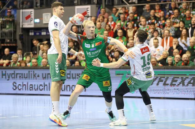 22 02 2026, xgox, Handball Daikin HBL SC Magdeburg GWD Minden emspor, v l Magnus Saugstrup Magdeburg, 23 throws goal, Torschuetze, scores goal, Treffer, scores the goal Magdeburg