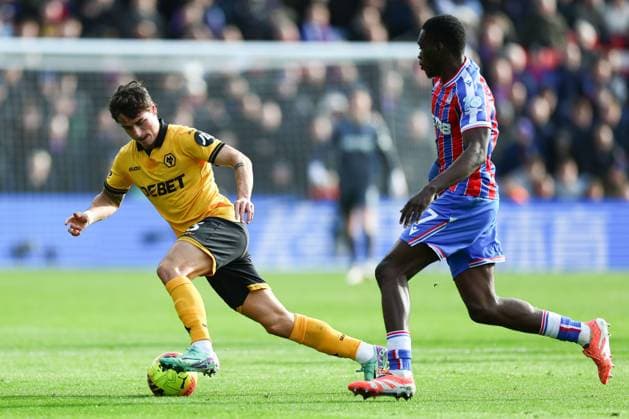 Hugo Bueno of Wolverhampton Wanderers chased by Ismaila Sarr of Crystal Palace Crystal Palace v Wolverhampton Wanderers, Premier League, Football, Selhurst Park, London, UK - 22 Feb 2026London Selhurst Park United Kingdom EDITORIAL USE ONLY No use with unauthorised audio, video, data, fixture lists, club league logos or live services. Online in-match use limited to 120 images, no video emulation. No use in betting, games or single club league player publications. Copyright: xSimonxDael Shutterstockx 16681548as