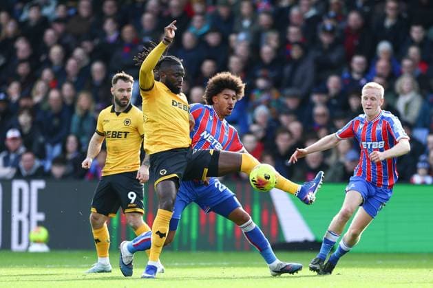 Tolu Arokodare of Wolverhampton Wanderers holds off Chris Richards of Crystal Palace Crystal Palace v Wolverhampton Wanderers, Premier League, Football, Selhurst Park, London, UK - 22 Feb 2026London Selhurst Park United Kingdom EDITORIAL USE ONLY No use with unauthorised audio, video, data, fixture lists, club league logos or live services. Online in-match use limited to 120 images, no video emulation. No use in betting, games or single club league player publications. Copyright: xSimonxDael Shutterstockx 16681548ah