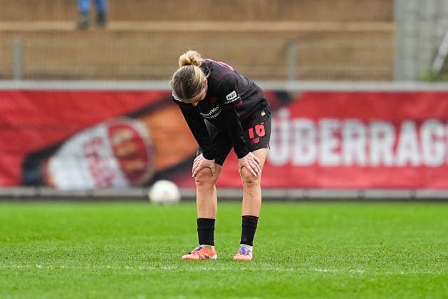 22 02 2026, xydrx, Women Football, 1 Soccer Bundesliga, Bayer 04 Leverkusen TSG 1899 Hoffenheim, Season 2025 2026, Ulrich Haberland Stadion Sofie Zdebel Bayer 04 Leverkusen 16 disappointed after the 1 0 defeat DFB regulations prohibit any use of photographs as image sequences and or quasi video Photo xYannisxDreimannxPressefotoKochx Nordrhein Westfahlen Germany