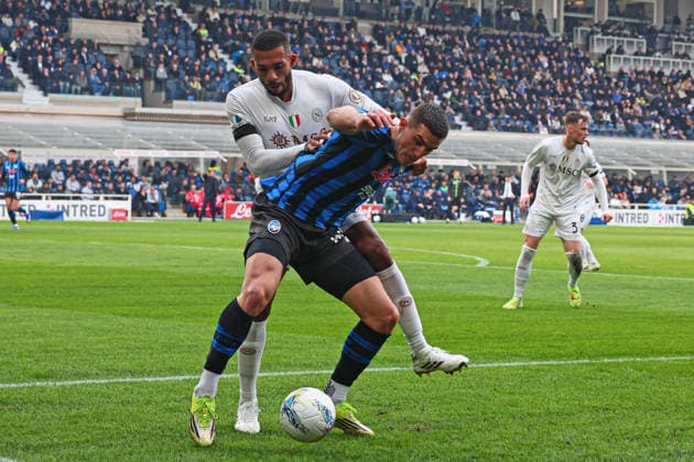 February 22, 2026, Bergamo, Lombardia: Atalanta s Nikola Krstovic and Napoli s Juan Jesus during the Italian Serie A soccer match Atalanta BC vs SSC Napoli at the New Balance Arena in Bergamo, Italy, 22 February 2026..ANSA MICHELE MARAVIGLIA. Serie A: Atalanta-Napoli  - ZUMAa110 20260222_zaf_a110_054 Copyright: xMichelexMaravigliax