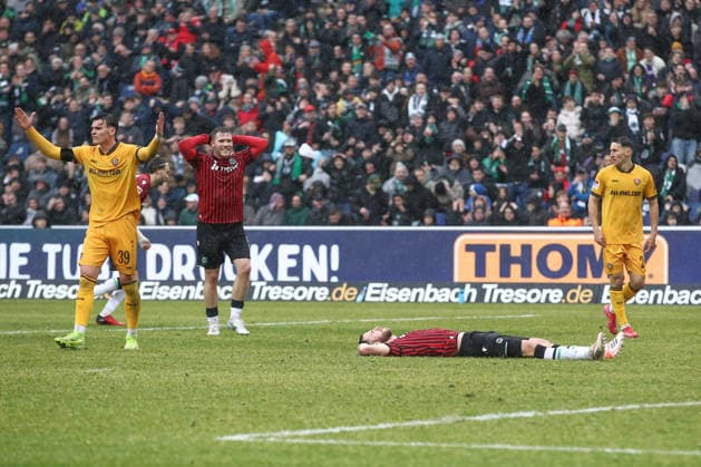 22 02 2026, xtgx, Fußball 2 Bundesliga, Hannover 96 SG Dynamo Dresden emspor, v l Boris Tomiak Hannover, 3 enttaeuscht, enttäuscht, schaut enttaeuscht, niedergeschlagen, disappointed DFL DFB REGULATIONS PROHIBIT ANY USE OF PHOTOGRAPHS as IMAGE SEQUENCES and or QUASI VIDEO Hannover
