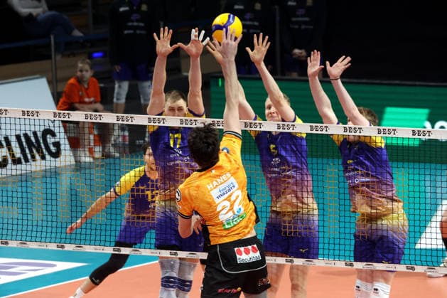 DEU, DVV, 1 VBL, BR Volleys vs Central Germany, 22 02 2026, Max Schmeling Halle, Berlin, DEU, DVV, 1 VBL, BR Volleys vs Central Germany, pictured Jake Hanes BR Volleys 22 , Valdas Listanskis Central Germany 17 , Jannis Wehry Central Germany 8 , Tom Borchert Central Germany4 nordphotoxGmbHx xEngler nph00076