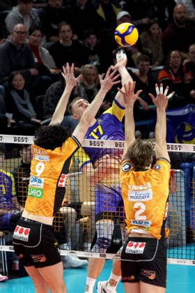 DEU, DVV, 1 VBL, BR Volleys vs Central Germany, 22 02 2026, Max Schmeling Halle, Berlin, DEU, DVV, 1 VBL, BR Volleys vs Central Germany, pictured Nolan Flexen BR Volleys 9 , Matthew Knigge BR Volleys 2 , Valdas Listanskis Central Germany 17 nordphotoxGmbHx xEngler nph00076