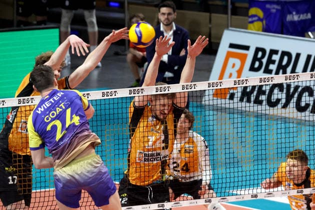 DEU, DVV, 1 VBL, BR Volleys vs Central Germany, 22 02 2026, Max Schmeling Halle, Berlin, DEU, DVV, 1 VBL, BR Volleys vs Central Germany, in the picture Arthur Wehner BR Volleys 17 , Florian Krage Brewitz BR Volleys 12 , Clay Wieter Central Germany 24 nordphotoxGmbHx xEngler nph00076