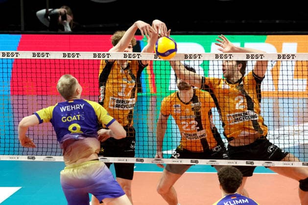 DEU, DVV, 1 VBL, BR Volleys vs Central Germany, 22 02 2026, Max Schmeling Halle, Berlin, DEU, DVV, 1 VBL, BR Volleys vs Central Germany, pictured Arthur Wehner BR Volleys 17 , Jake Hanes BR Volleys 22 , Matthew Knigge BR Volleys 2 , Jannis Wehry Central Germany 8 nordphotoxGmbHx xEngler nph00076