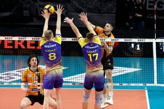 DEU, DVV, 1 VBL, BR Volleys vs Central Germany, 22 02 2026, Max Schmeling Halle, Berlin, DEU, DVV, 1 VBL, BR Volleys vs Central Germany, pictured Ruben Schott BR Volleys 13 , Nolan Flexen BR Volleys 9 , Valdas Listanskis Central Germany 17 , Jannis Wehry Central Germany 8 nordphotoxGmbHx xEngler nph00076