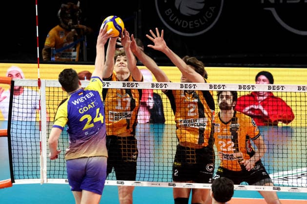 DEU, DVV, 1 VBL, BR Volleys vs Central Germany, 22 02 2026, Max Schmeling Halle, Berlin, DEU, DVV, 1 VBL, BR Volleys vs Central Germany, pictured Arthur Wehner BR Volleys 17 , Matthew Knigge BR Volleys 2 , Jake Hanes BR Volleys 22 , Clay Wieter Central Germany 24 nordphotoxGmbHx xEngler nph00076