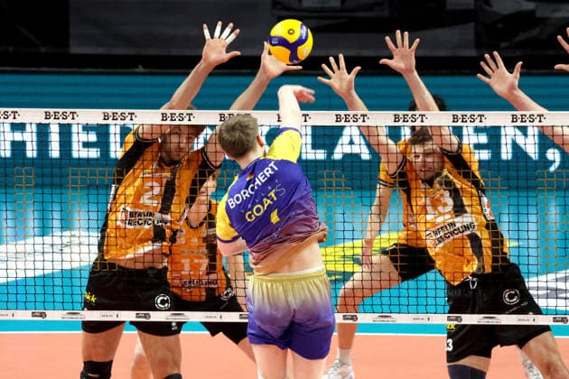 DEU, DVV, 1 VBL, BR Volleys vs Central Germany, 22 02 2026, Max Schmeling Halle, Berlin, DEU, DVV, 1 VBL, BR Volleys vs Central Germany, in the picture BR Volleys player block, Matthew Knigge BR Volleys 2 , Ruben Schott BR Volleys 13 , Tom Borchert Mitteldeutschland4 nordphotoxGmbHx xEngler nph00076