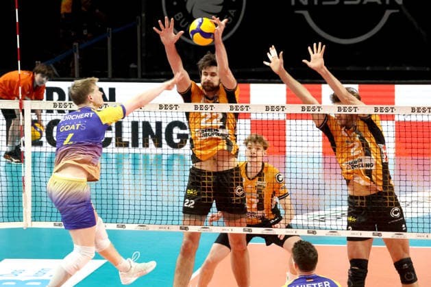 DEU, DVV, 1 VBL, BR Volleys vs Central Germany, 22 02 2026, Max Schmeling Halle, Berlin, DEU, DVV, 1 VBL, BR Volleys vs Central Germany, pictured Jake Hanes BR Volleys 22 , Matthew Knigge BR Volleys 2 , Tom Borchert Central Germany4 nordphotoxGmbHx xEngler nph00076