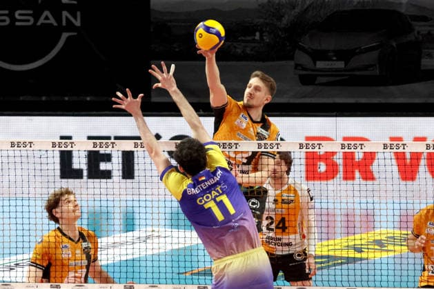 DEU, DVV, 1 VBL, BR Volleys vs Central Germany, 22 02 2026, Max Schmeling Halle, Berlin, DEU, DVV, 1 VBL, BR Volleys vs Central Germany, pictured Florian Krage Brewitz BR Volleys 12 , Arthur Wehner BR Volleys 17 , Nick Breitenbach Central Germany 11 nordphotoxGmbHx xEngler nph00076