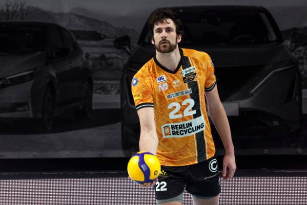 DEU, DVV, 1 VBL, BR Volleys vs. Central Germany, 22 02 2026, Max Schmeling Halle, Berlin, DEU, DVV, 1 VBL, BR Volleys vs. Central Germany, in the picture serve of Jake Hanes BR Volleys 22 nordphotoxGmbHx xEngler nph00076